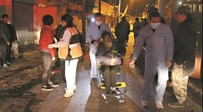 廣州八旬阿婆火災(zāi)自救用臉盆滅火 被救出時臉被熏黑